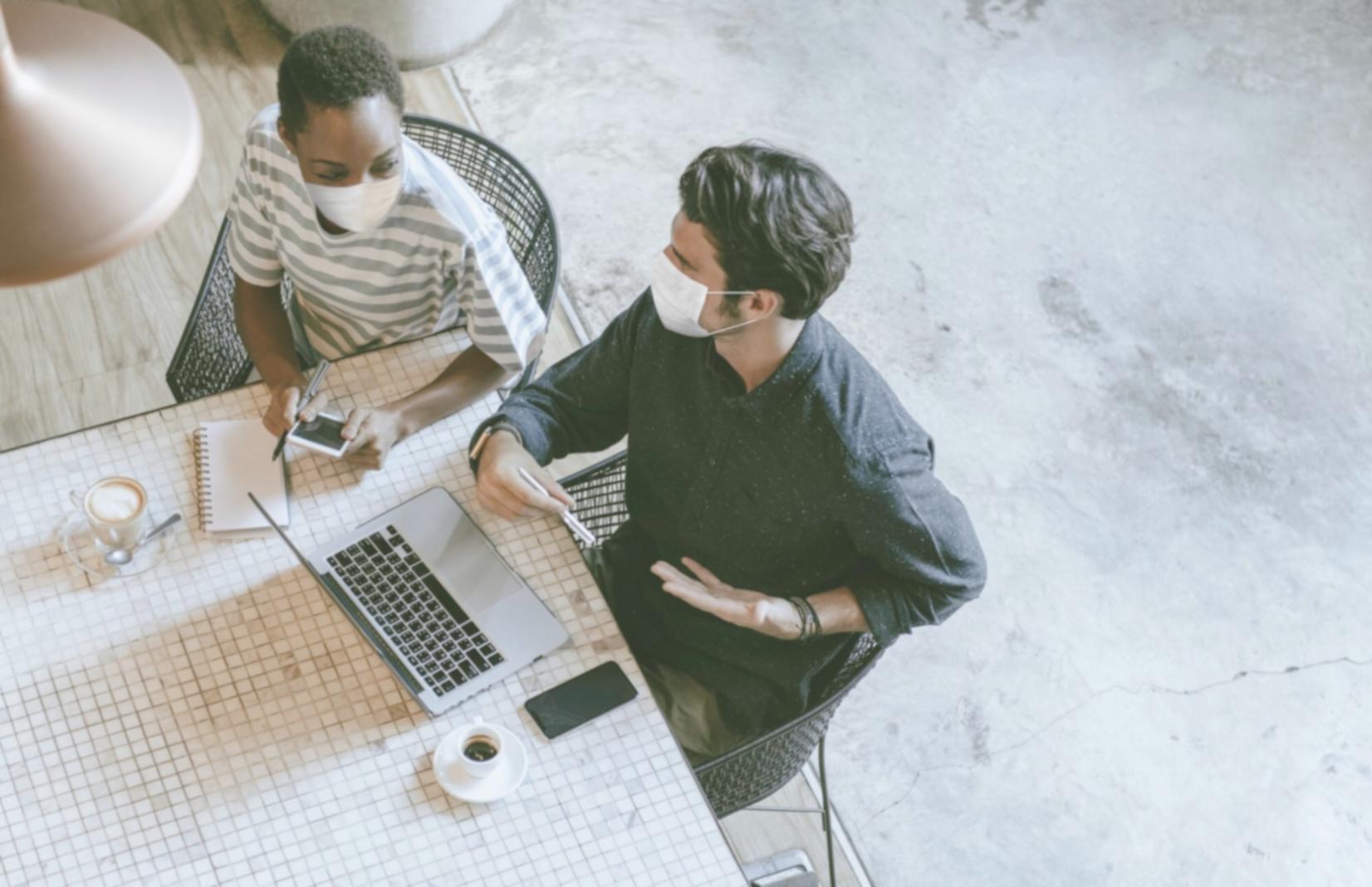Strukturierte Marketing-Materialien und Arbeitsunterlagen